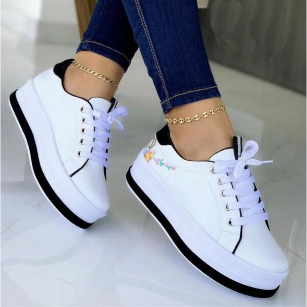 Women's Round Toe Platform Low Top Casual Shoes - Image 2