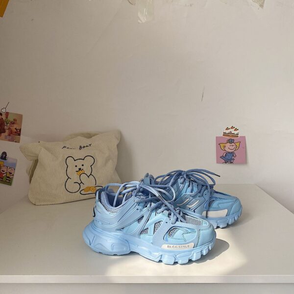 Women's Casual Versatile Retro Couple Sneakers - Image 4