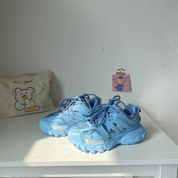 Women's Casual Versatile Retro Couple Sneakers - Image 2